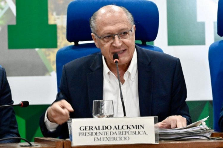 Vice-presidente Geraldo Alckmin ajuda a socorrer homem durante evento em Manaus