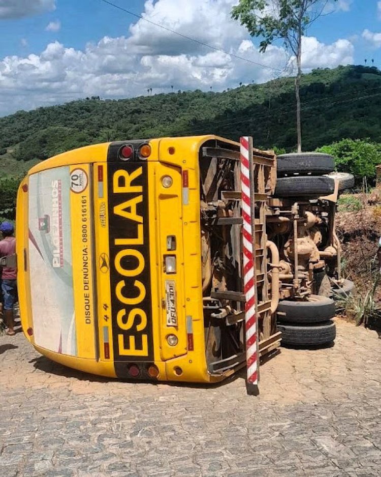 Ônibus da Prefeitura de Pilõezinhos perde freio em ladeira, motorista age com rapidez evitando tragédia