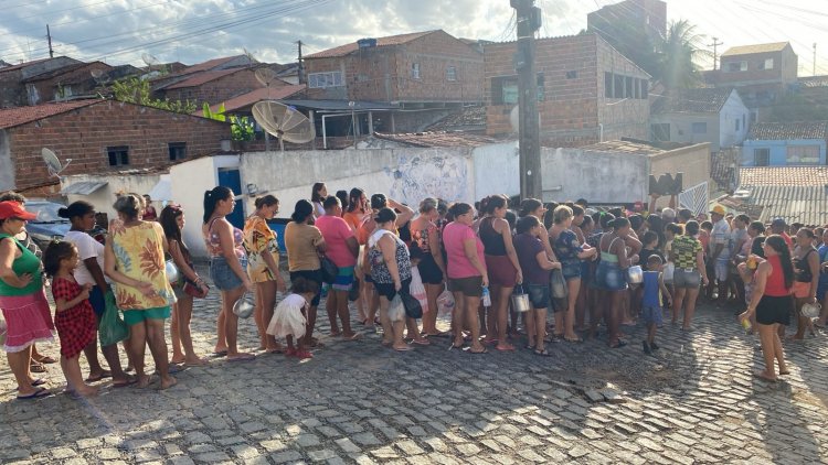 Na comunidade grotas no Bairro do Nordeste Projeto Esperança  reuni dezenas de famílias.